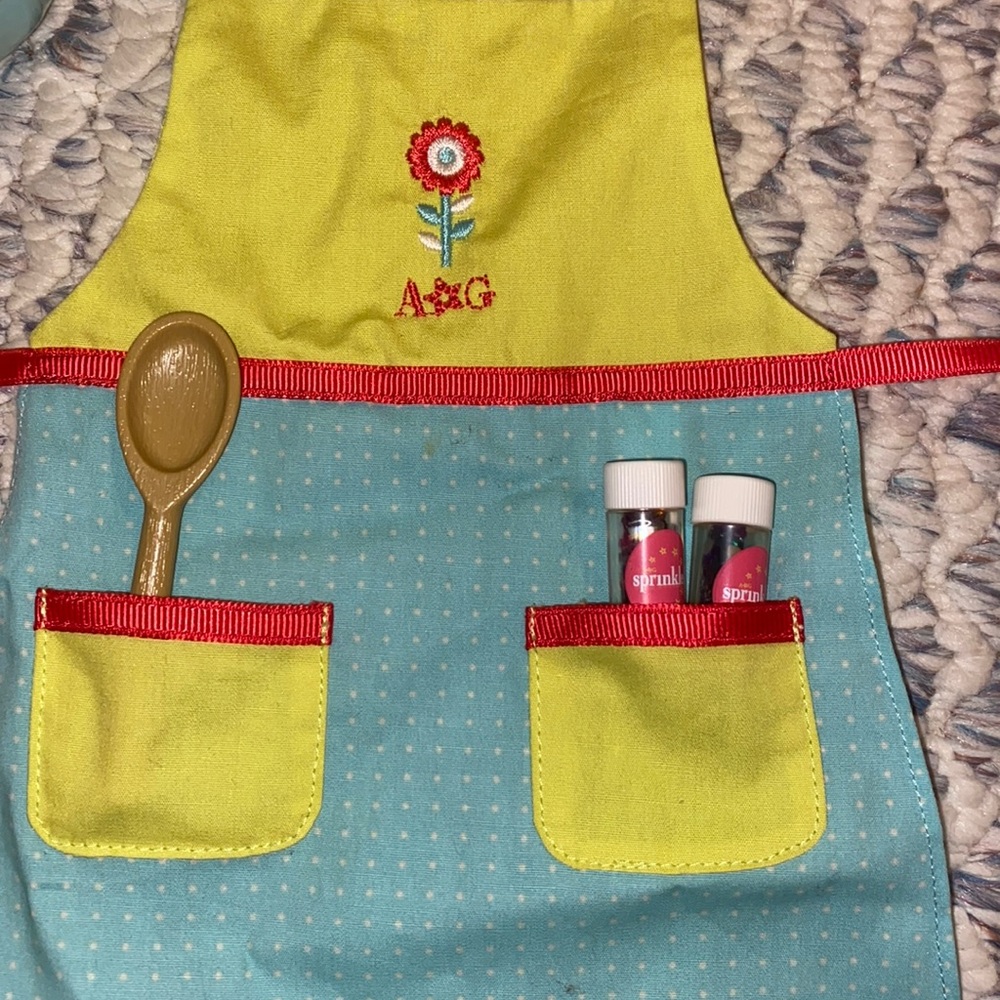 American Girl Doll Sweet Treats Baking Apron and Accessories - Picture 4 of 4